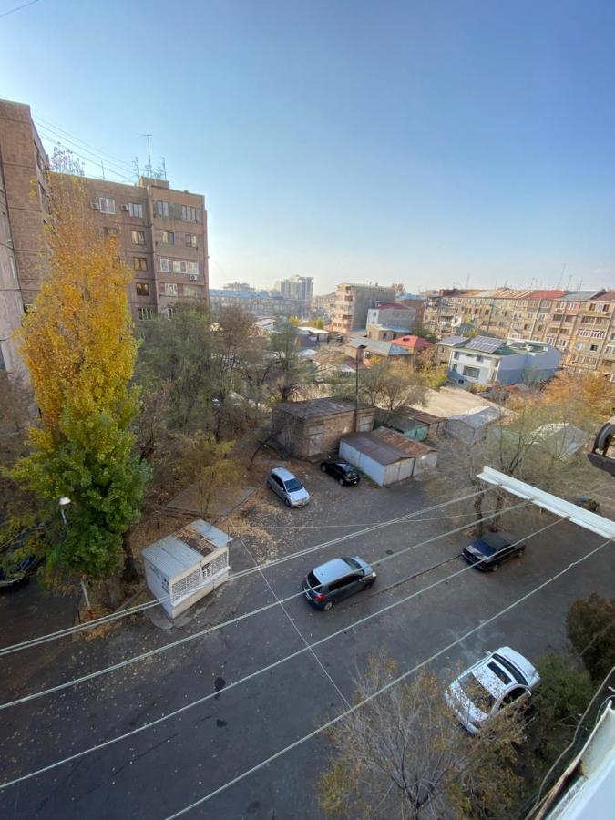 Large Cozy Apartment On Beginning Of Komitas Ave 예레반 외부 사진