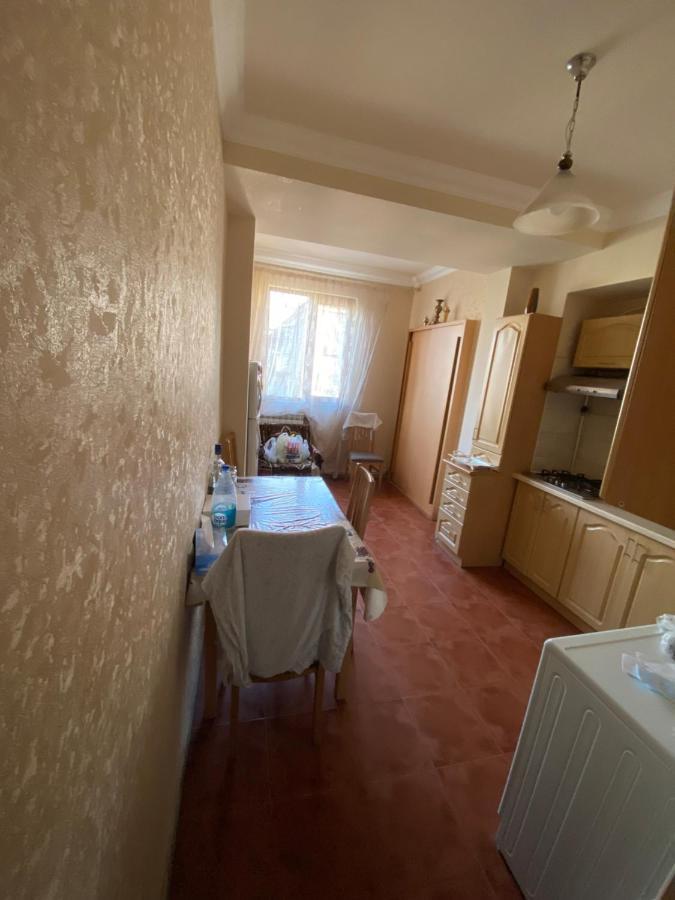 Large Cozy Apartment On Beginning Of Komitas Ave 예레반 외부 사진