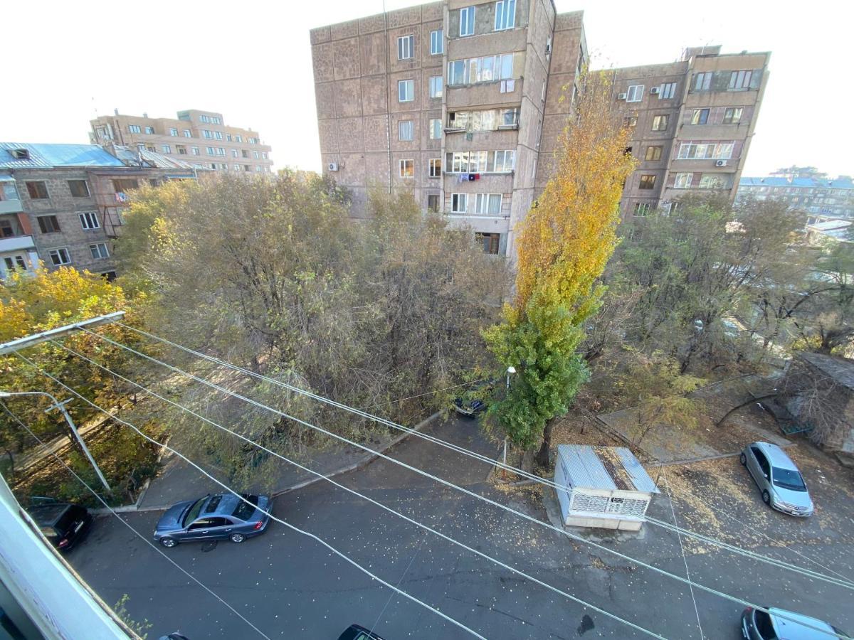 Large Cozy Apartment On Beginning Of Komitas Ave 예레반 외부 사진