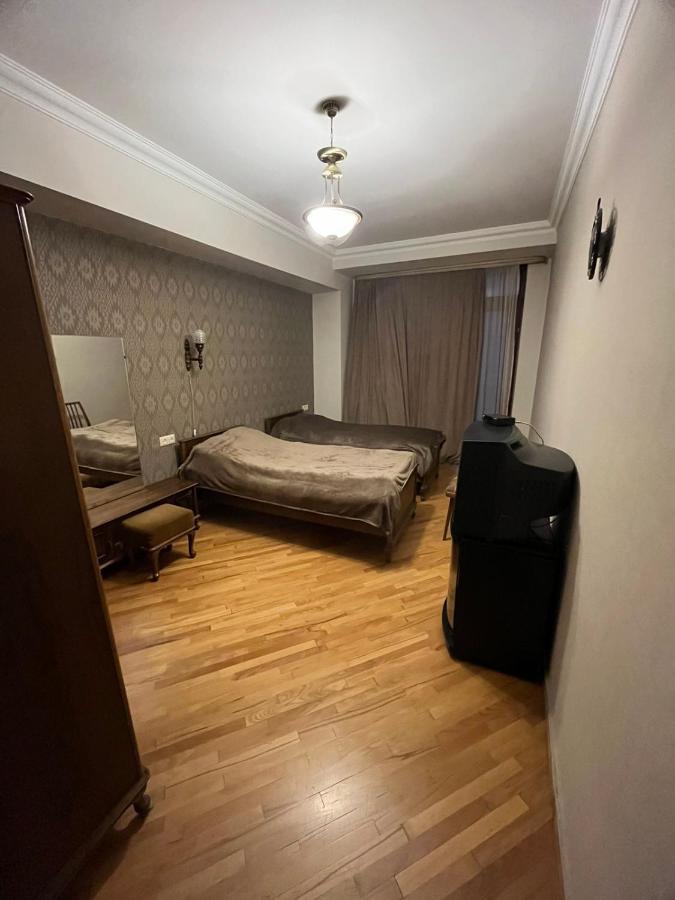 Large Cozy Apartment On Beginning Of Komitas Ave 예레반 외부 사진