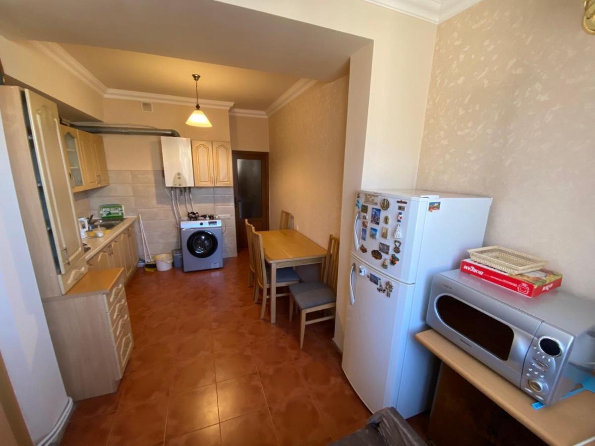 Large Cozy Apartment On Beginning Of Komitas Ave 예레반 외부 사진